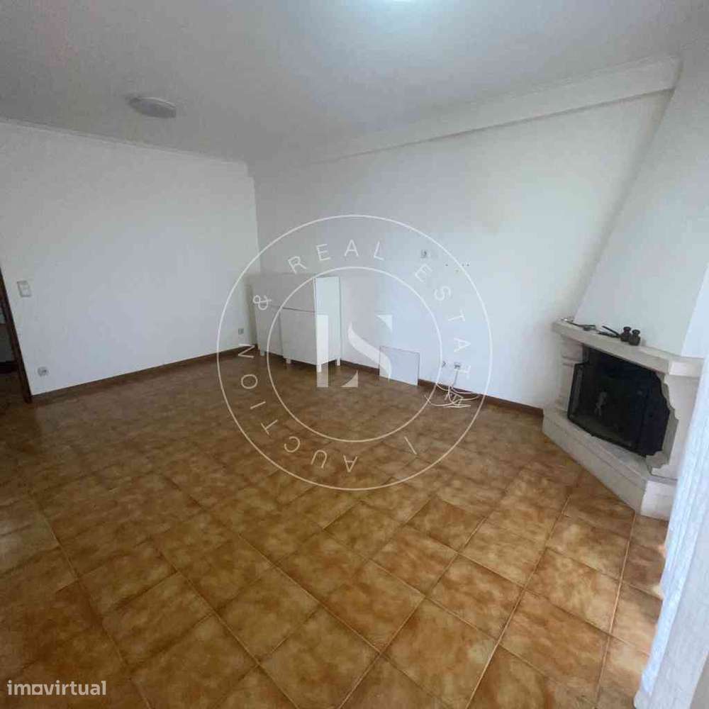 Apartamento T2 com Garagem e Arrumos | Urb. dos Altos | Cidade da Maia-7