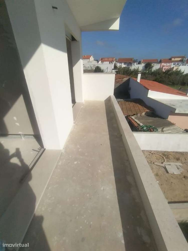 Moradia t-4 em construção pederneira -Nazaré com piscina const de luxo-20