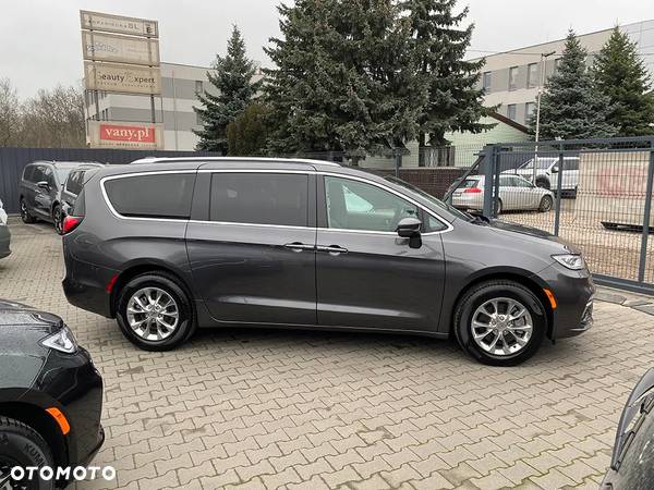 Chrysler Pacifica - 3