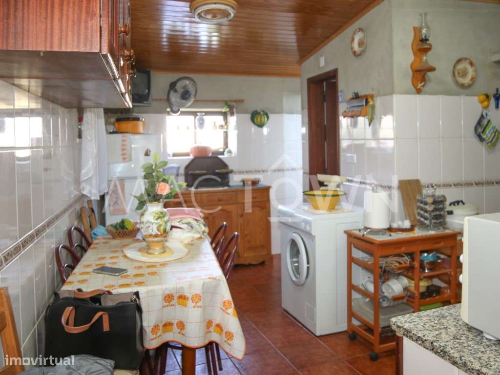 Viva no Centro Histórico numa Moradia Cheia de Caráter-17