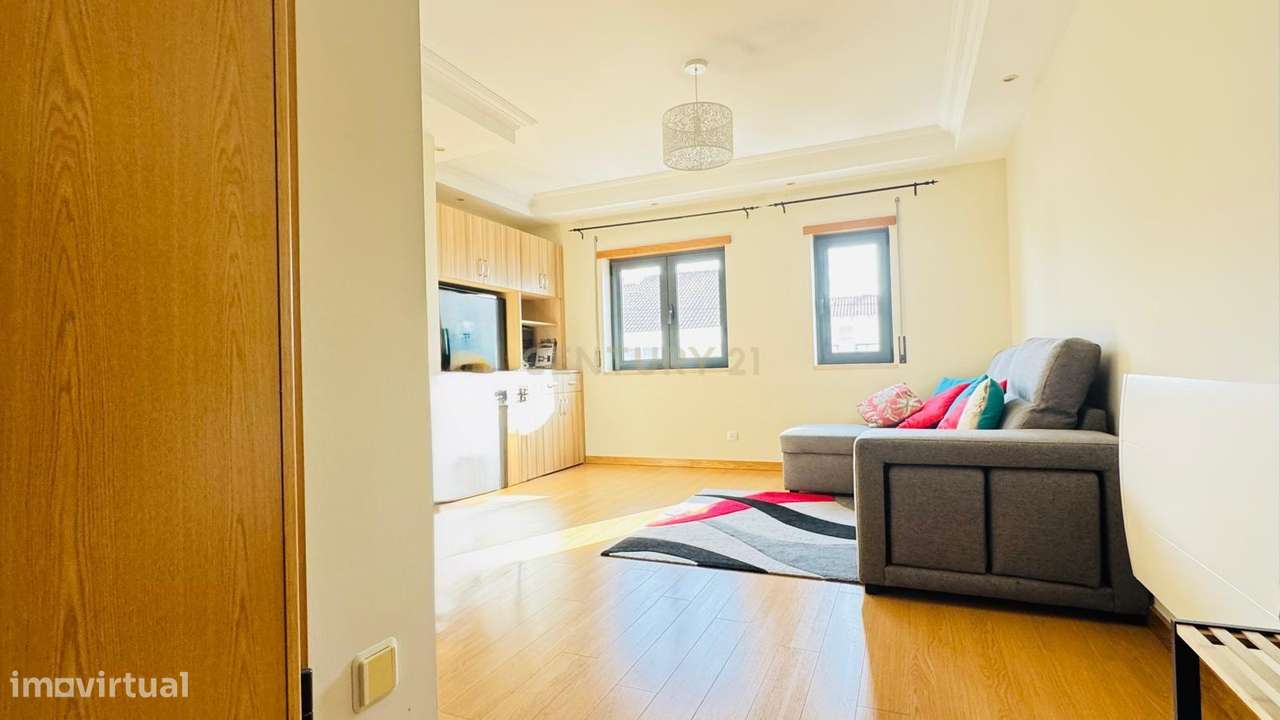 Apartamento T2 com elevador e parqueamento, em Famões - Grande imagem: 4/20