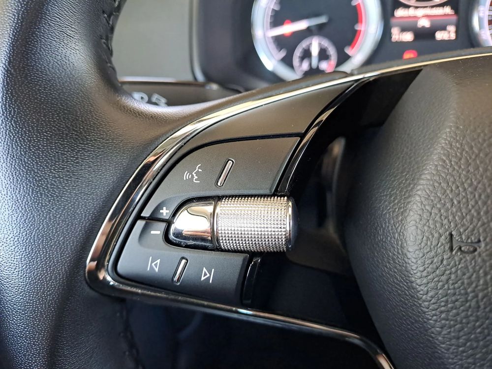 SKODA KAROQ 1.5 TSI ACT Style DSG Kamera HAK SmartLink Salon PL ASO 1wł VAT-MARŻA