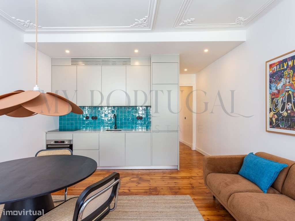 Conforto Urbano num T1 totalmente remodelado com varanda no coração...-23