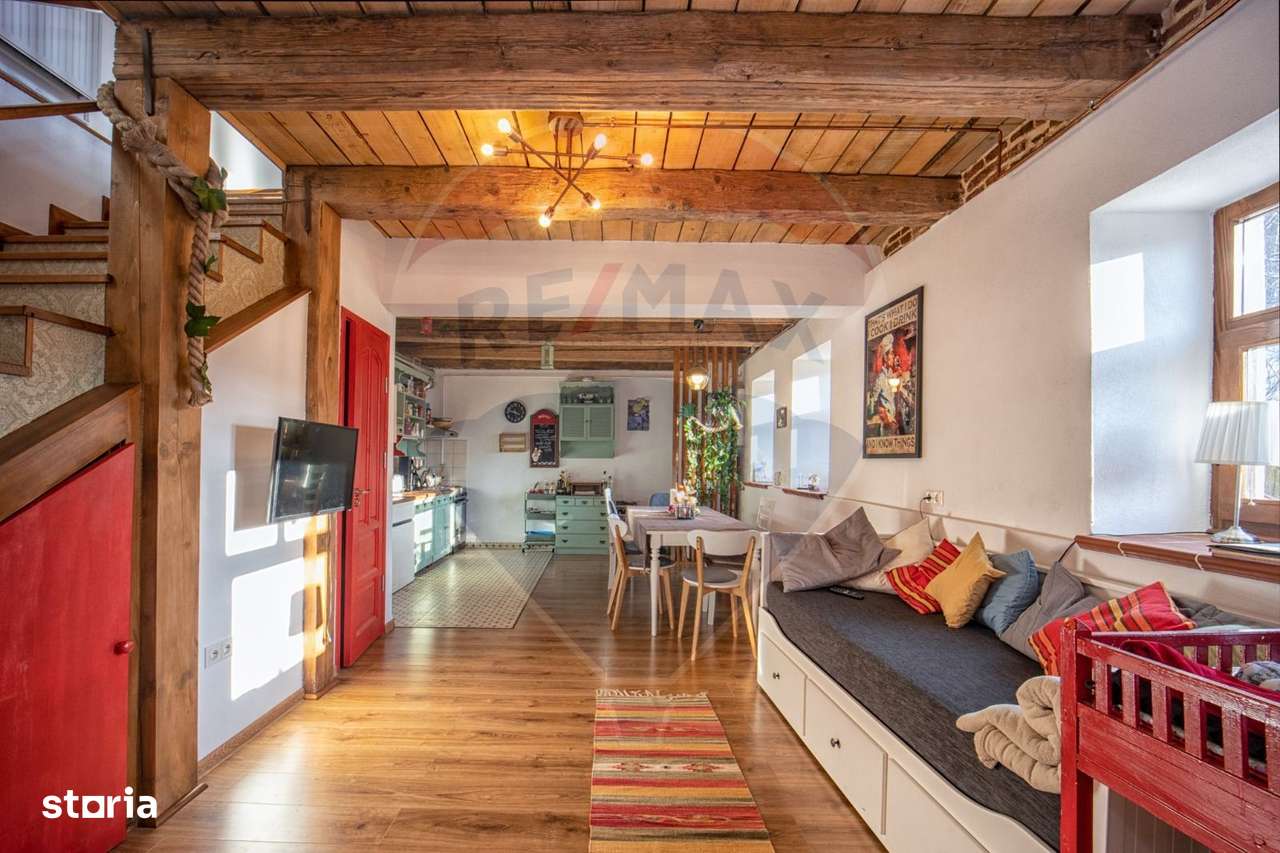 Casă cu două corpuri, teren 835 mp, str. I.L. Caragiale, Râșnov - Imagine principală: 3/16