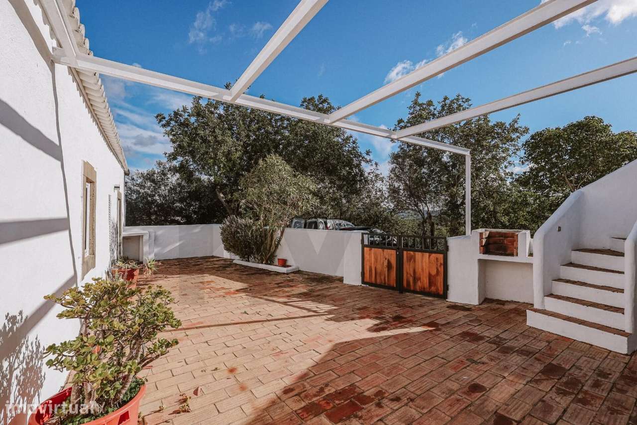 MORADIA  ESPAÇO EXTERIOR  E ZONA DE ESTACIONAMENTO PRIVATIVO - Grande imagem: 5/42