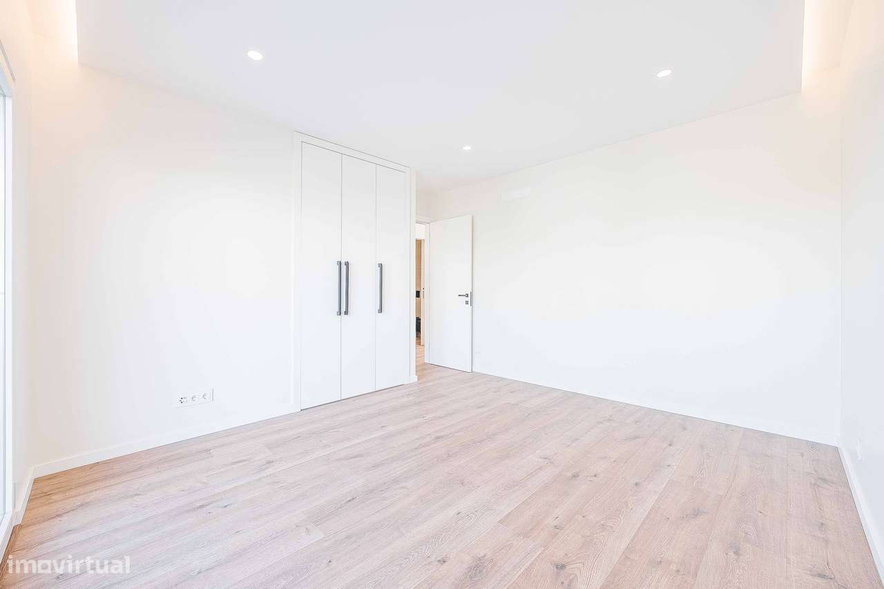 Elegante moradia T4 de arquitetura contemporânea em Albarraque-9