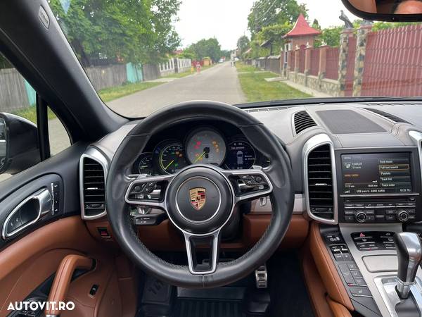 Porsche Cayenne E-Hybrid Tiptronic S Platinum Edition - 16