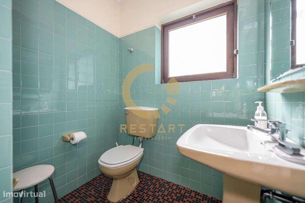 Moradia T5 com piscina e amplo terreno na Avenida de Francelos | Vila-13