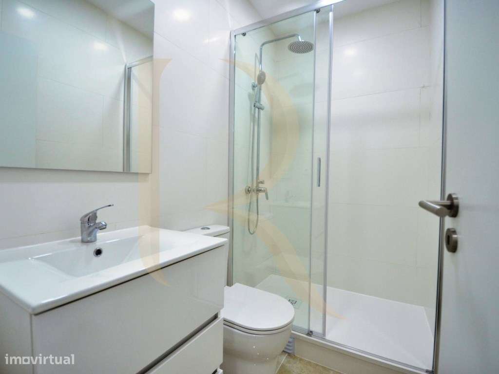 Apartamento T2 Totalmente remodelado em Almada-14