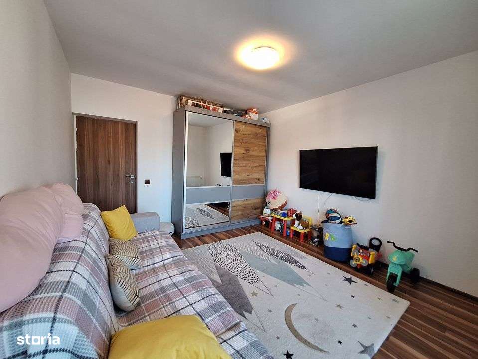 Apartament cu 2 camere, decomandat, 2 balcoane, zona Porii - Imagine principală: 5/8