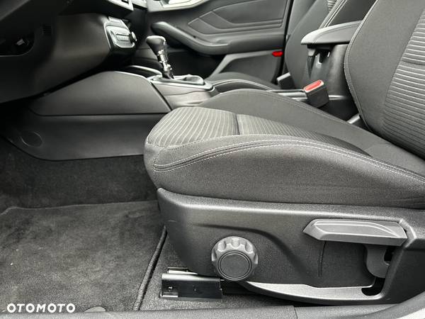 Ford Focus 1.0 EcoBoost Titanium Design - 10