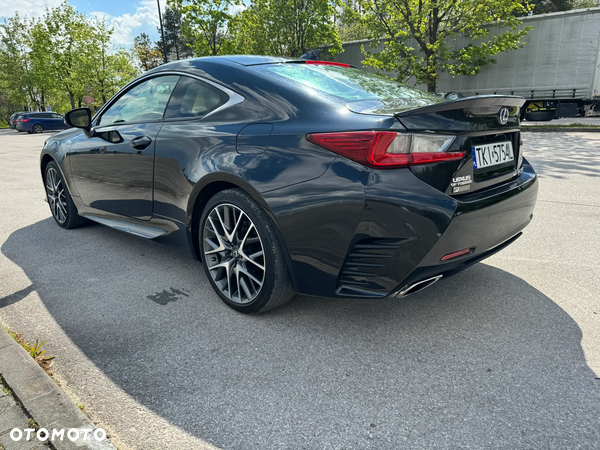 Lexus RC F Carbon - 11