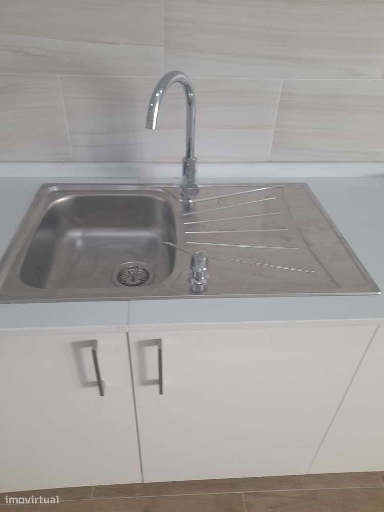 T3 com terraço e segurança em Baixa da Banheira-5