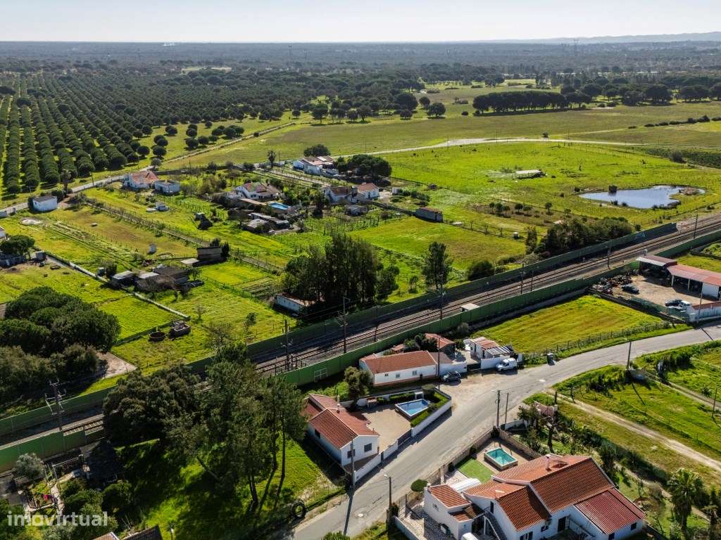 Moradia térrea com logradouro, piscina e estacionamento em Grândola-15