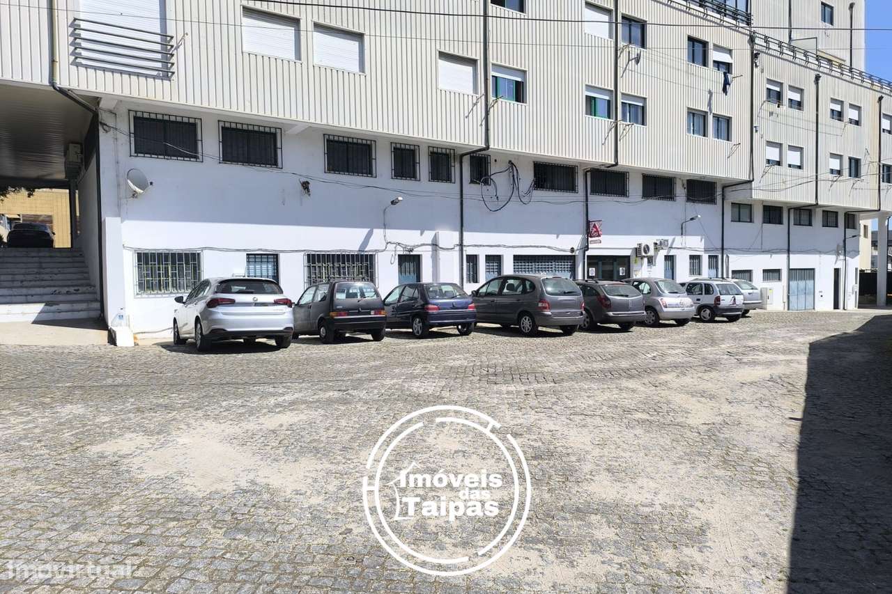 Vende-se Armazém com 200 m2, em Caldelas, Guimarães-4