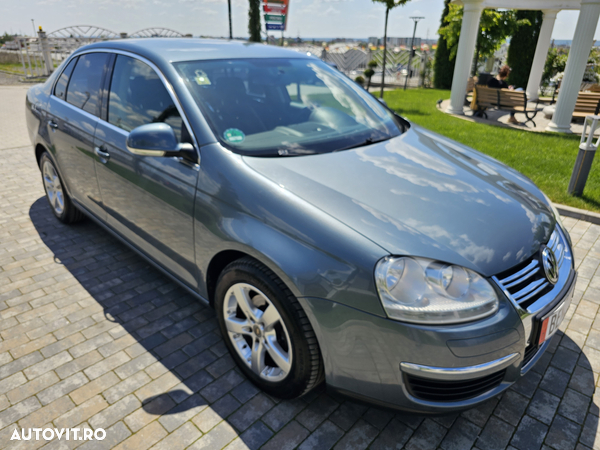 Volkswagen Jetta 1.6 Comfortline - 1