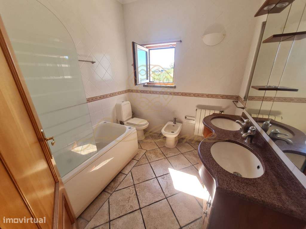 Moradia isolada V3+2 situada em Caixas, Sesimbra com Piscina-31