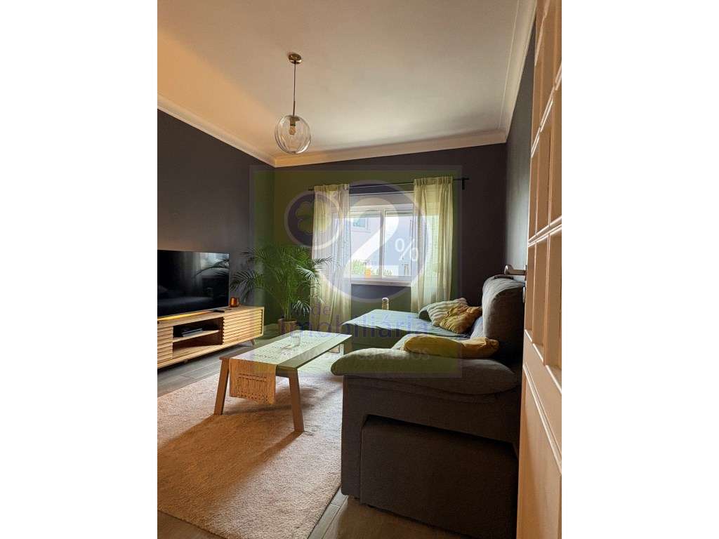 T2 com pátio de cerca de 43m2 - Grande imagem: 4/17