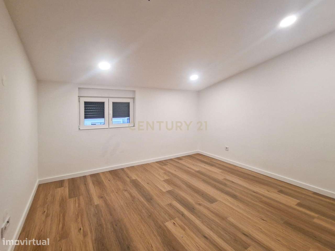 Moradia isolada c/ 4 assoalhadas totalmente remodelada c/ possibilidad-15