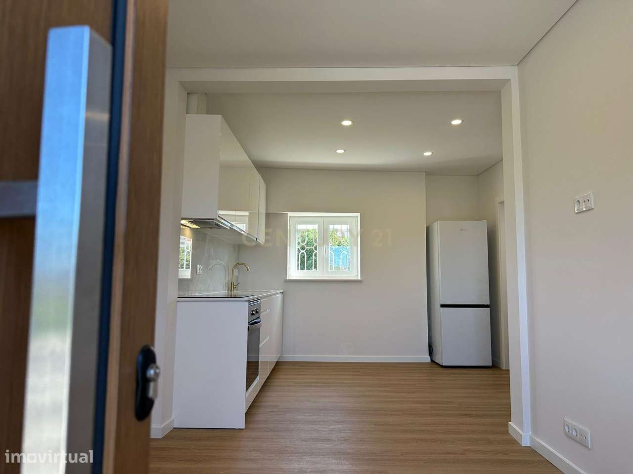 Moradia T1 Renovada em Ferragudo com Excelente Localização - Grande imagem: 2/26