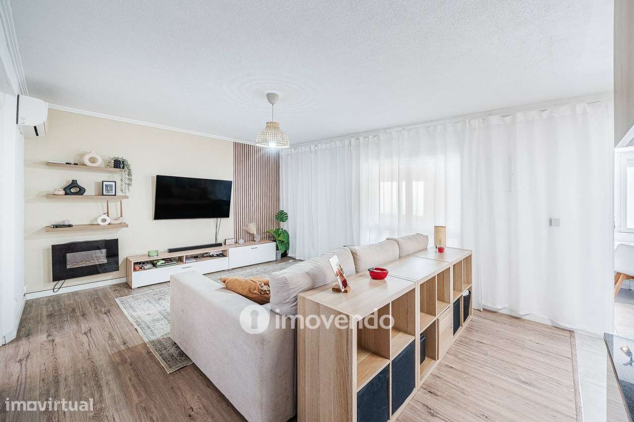 Apartamento T2 totalmente remodelado, em Marvila-0