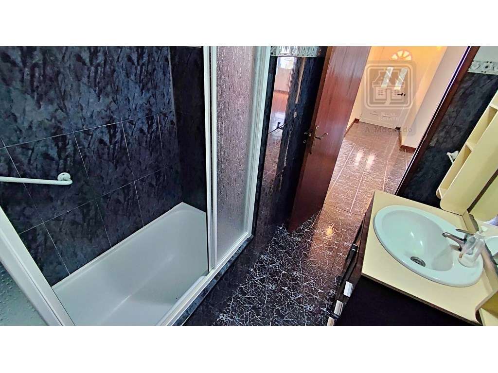 VENDA de CASA - MORADIA com garagem, jardim e quintal - Pico da Ped...-24