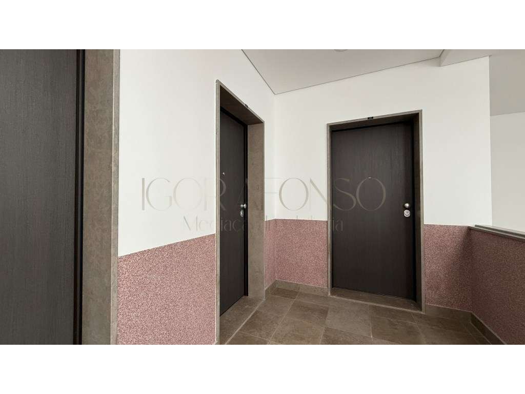 Excelente Apartamento T2 localizado na Zona Central de Azeitão-40