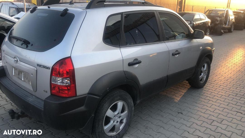 Dezmembram Hyundai Tucson 2.0 benzina  4x2 an fabr 2006 - 2