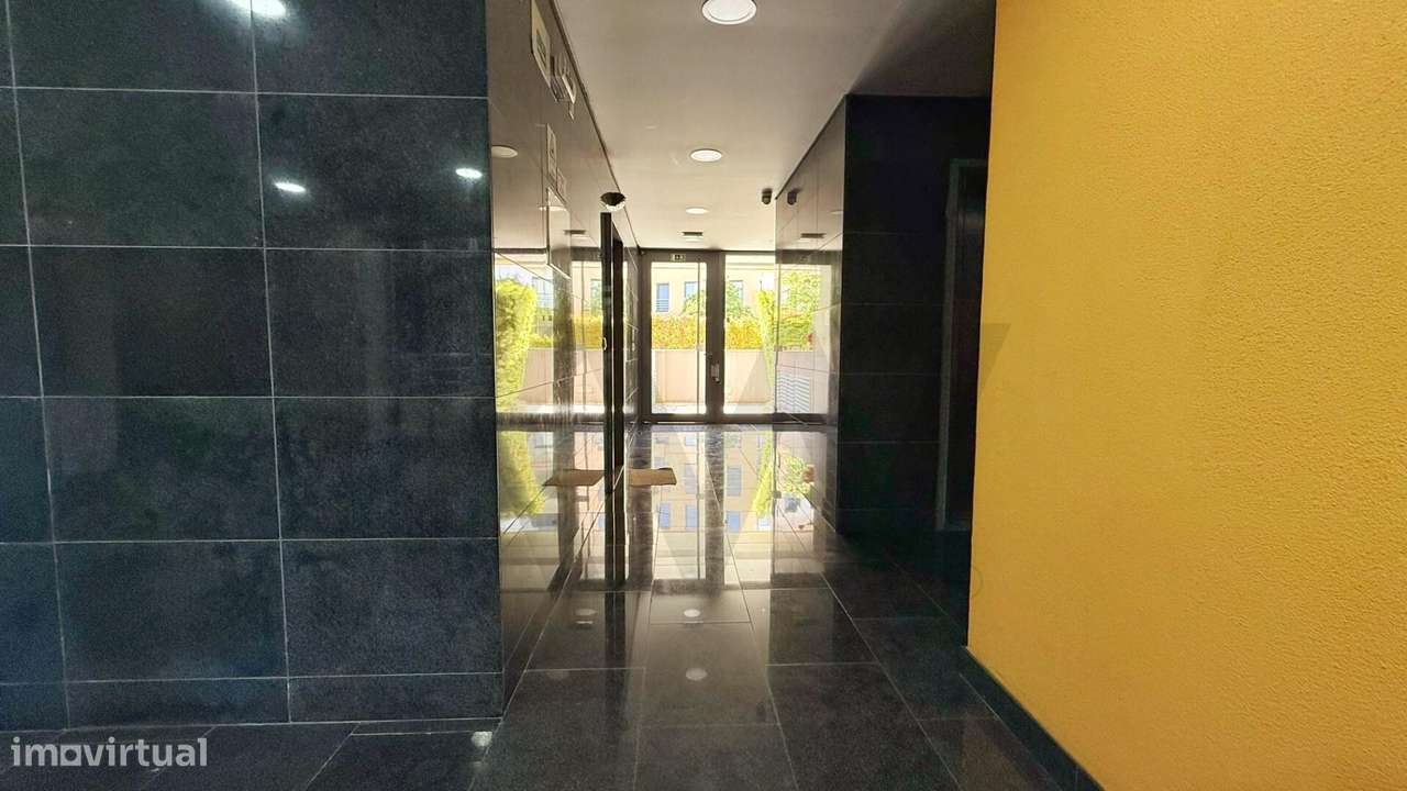 Apartamento T1 localizado no condomínio fechado, parqueamento, piscina-21