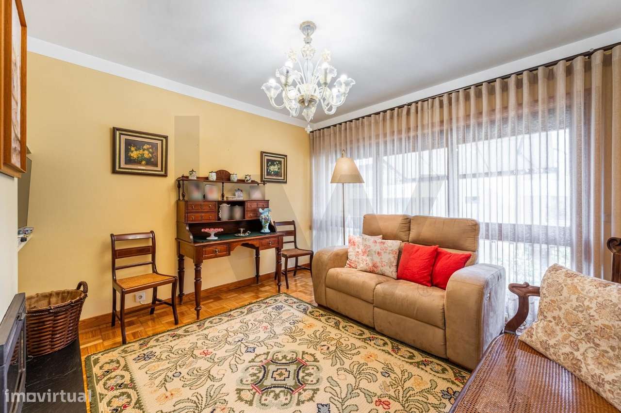 Moradia T3 no Centro da Maia –A 2 Min. do Metro Jardim, Garagem para 2-7