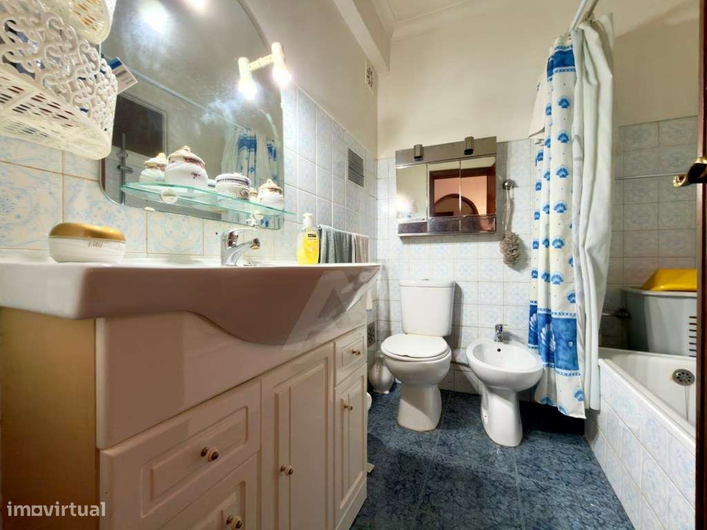 Apartamento T2 em Cascais com luz natural e excelentes acessos para...-8