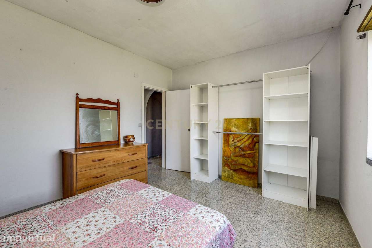 Moradia com Terreno Amplo e Vista Mar na Carvoeira-38