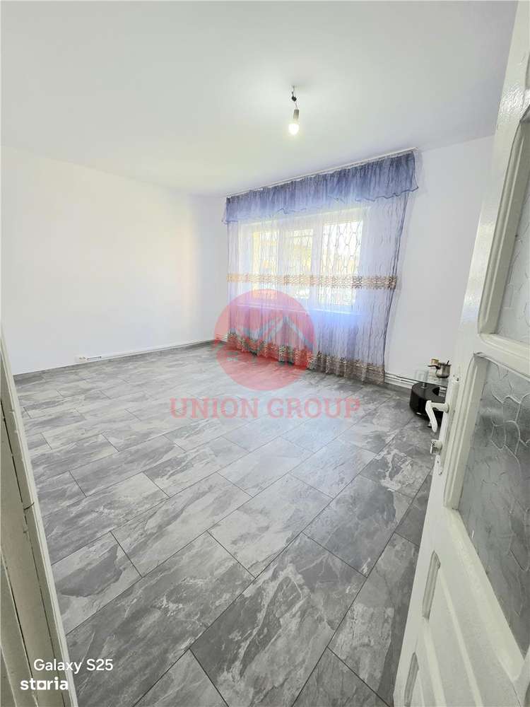 Apartament 2 Camere, Decomandat, Navodari - Imagine principală: 2/13