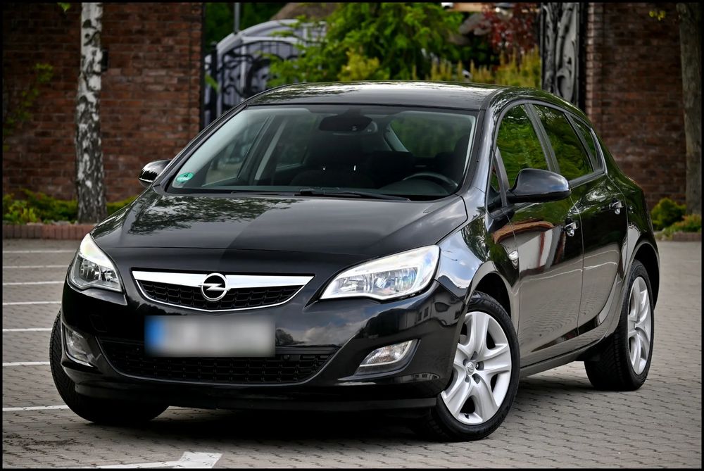 Opel Astra J 1.4 T Enjoy 2012