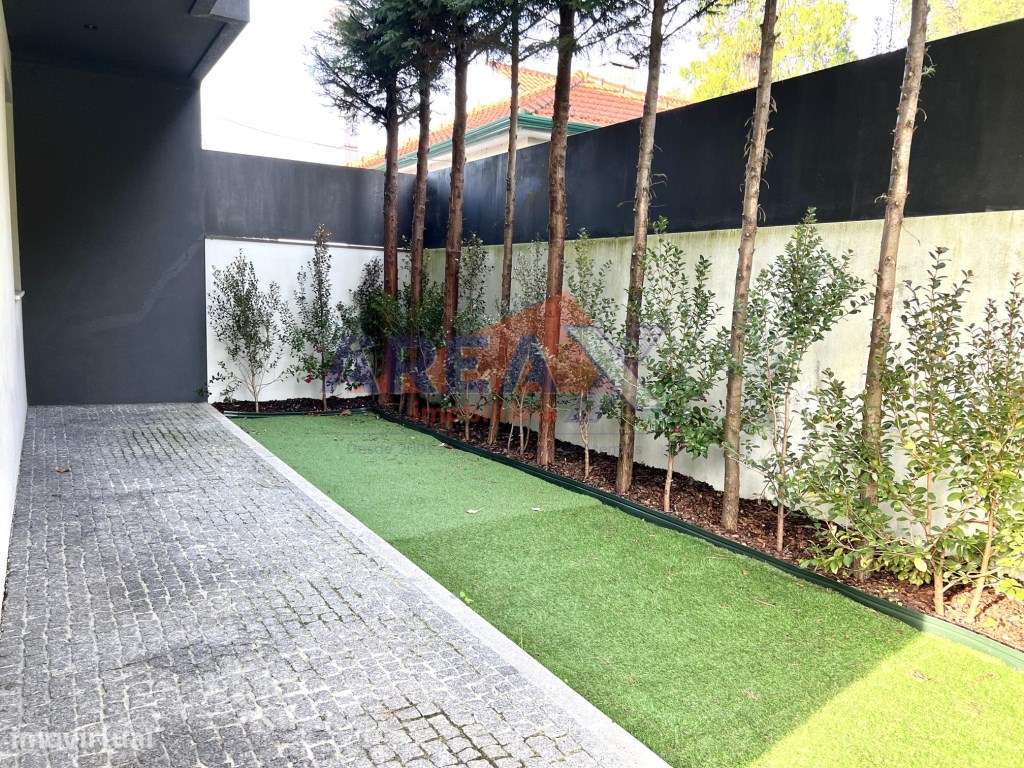 Exclusivo e diferenciador! T3 no rés do chão, com garagem fechada e...-13