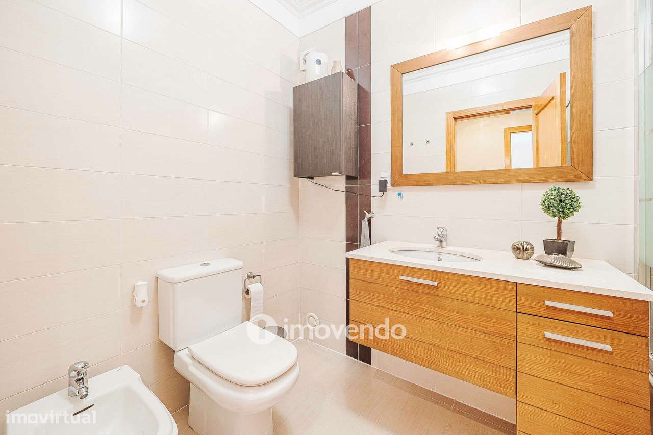 Apartamento T2, com estacionamento e arrecadação, em Vialonga-31