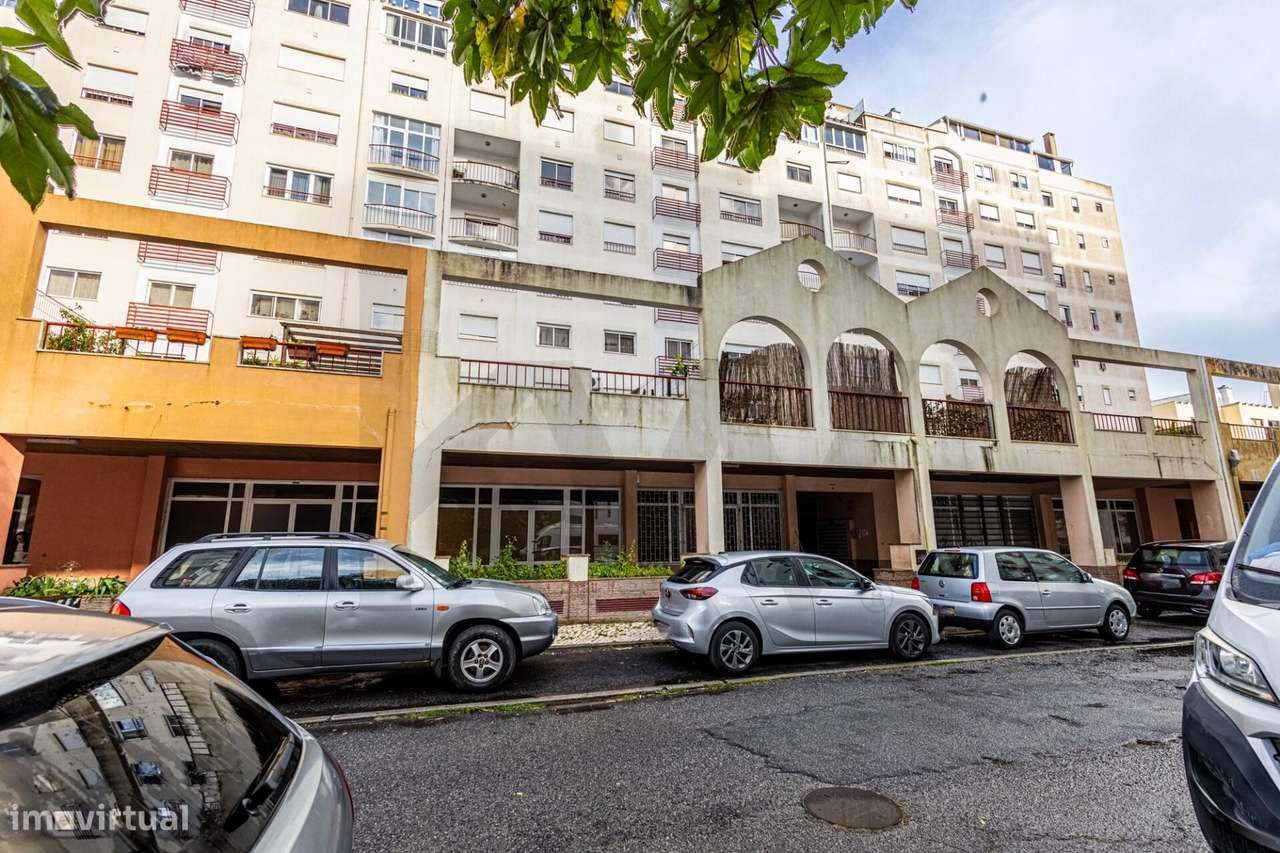 Apartamento T2 com 111 m2 em Monte Abraão-30