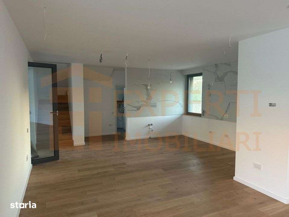 Vila deosebita de vanzare - zona Mamaia Nord pe malul lacului - Imagine principală: 3/19