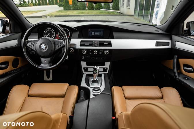 BMW Seria 5 525d Touring - 39