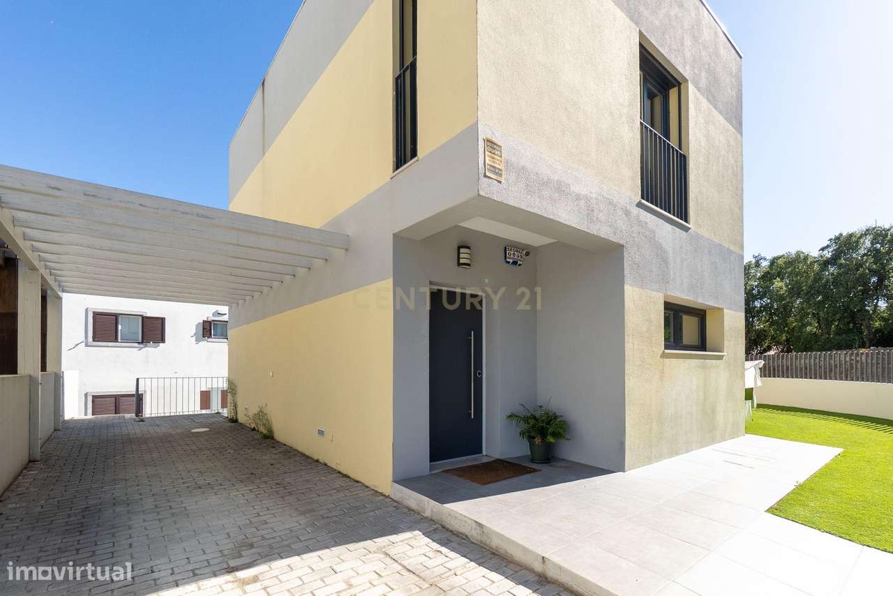 Moradia T3 + 2 com Piscina - Foros de Amora-41