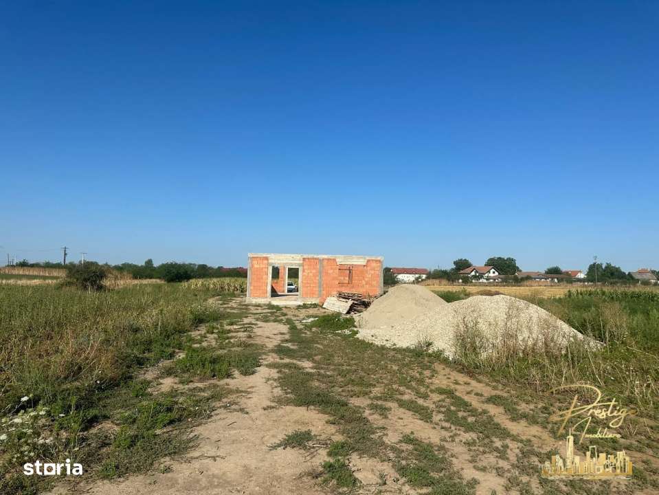 Casa la rosu cu acoperis si teren de 560 mp de vanzare in Tarian - Bih - Imagine principală: 4/16