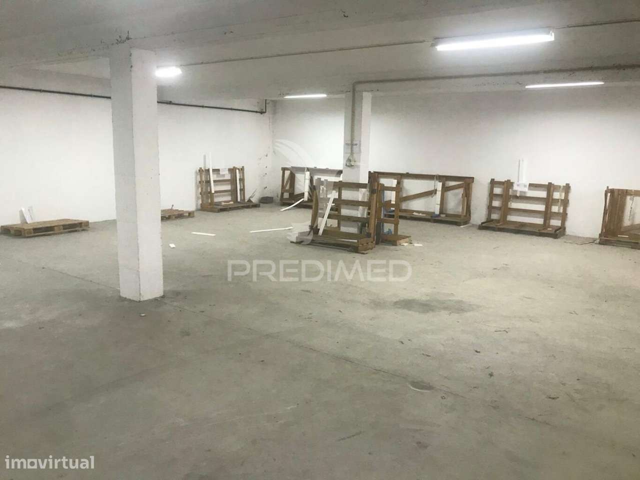 Armazém com terreno e escritórios em Alenquer - Grande imagem: 4/19