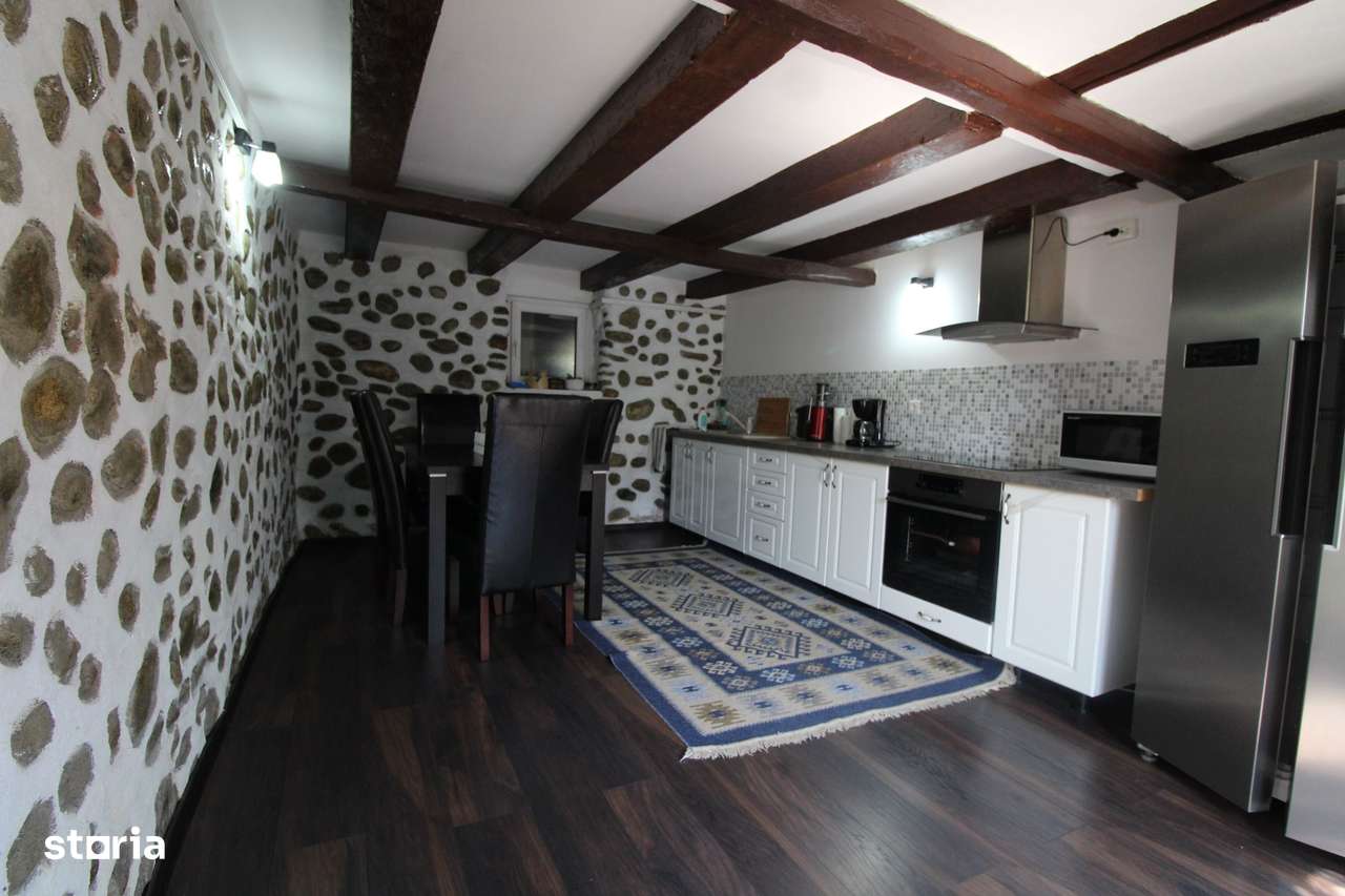 Casă de vânzare – 2 clădiri, teren generos Iași Gorj-4