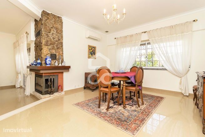 Moradia Isolada T8 em terreno de 1000 m2 em Belverde-12