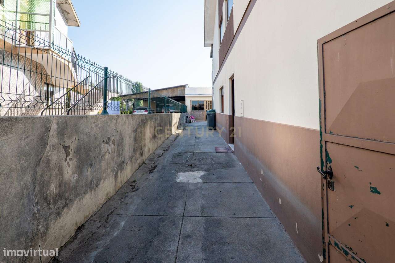 Andar Moradia T3 no Rés-do-Chão com Espaço Exterior em Águas Santas-16