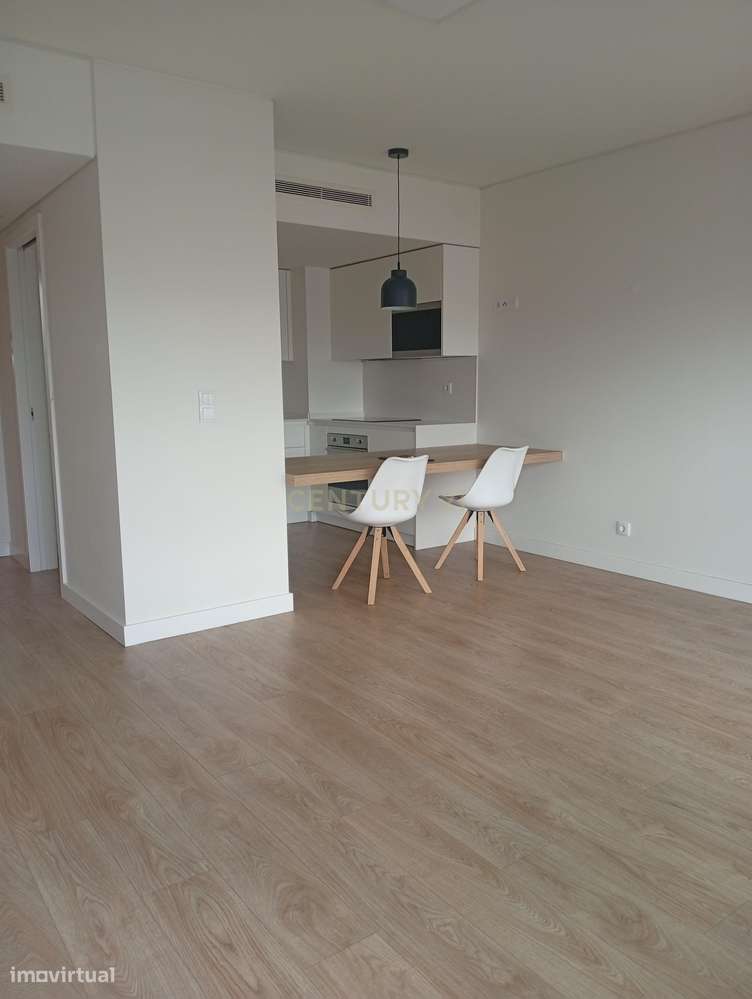 T1 para arrendamento, na Avenida de Berlim, em Lisboa. - Grande imagem: 4/12
