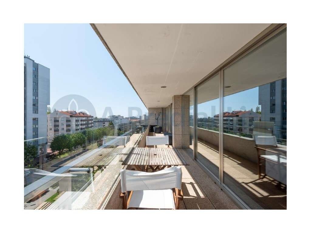 Apartamento T3+1 Duplex - À Av. da Boavista-7