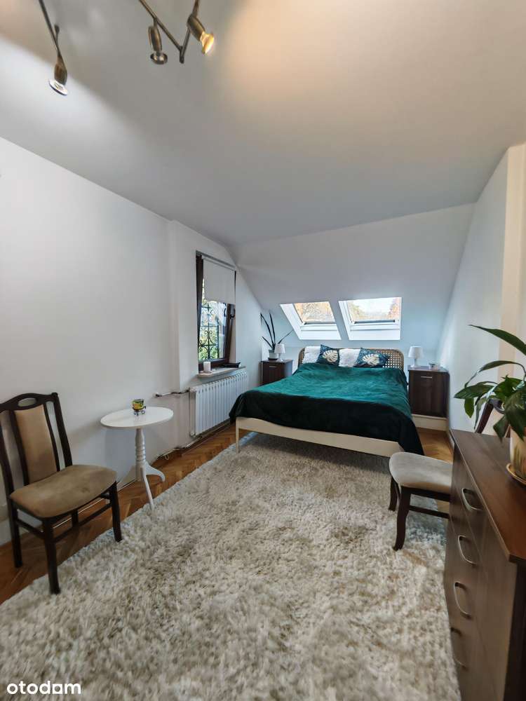 Dom w centrum Łomianek z pięknym ogrodem-9