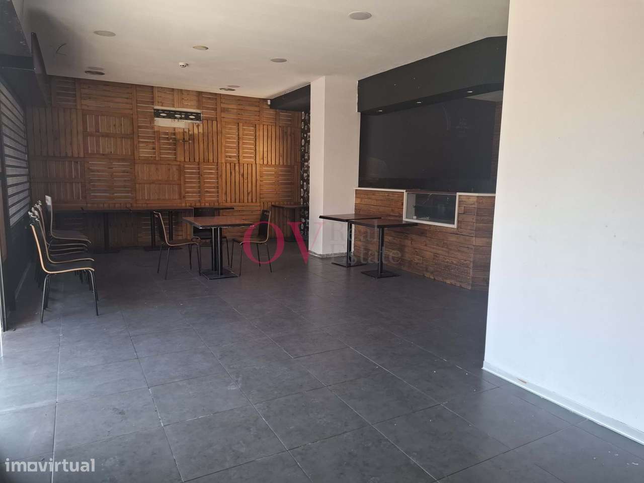 Loja Rés-do-chão, com esplanada, 1ª linha da Praia do Marreco em prédi-7