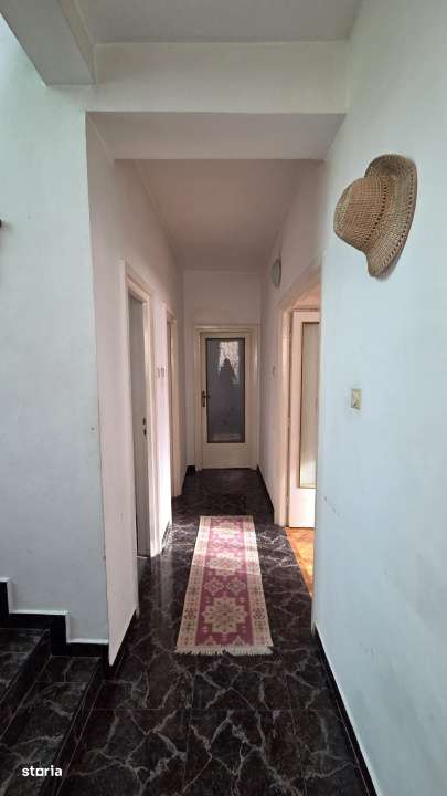 Casa cu etaj in zona semicentrala-4